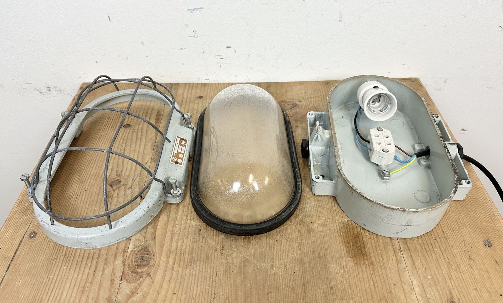 photo furniture Industrial Cast Aluminium Wall Light With Frosted Glass From Elektrosvit, 1970s, 7x