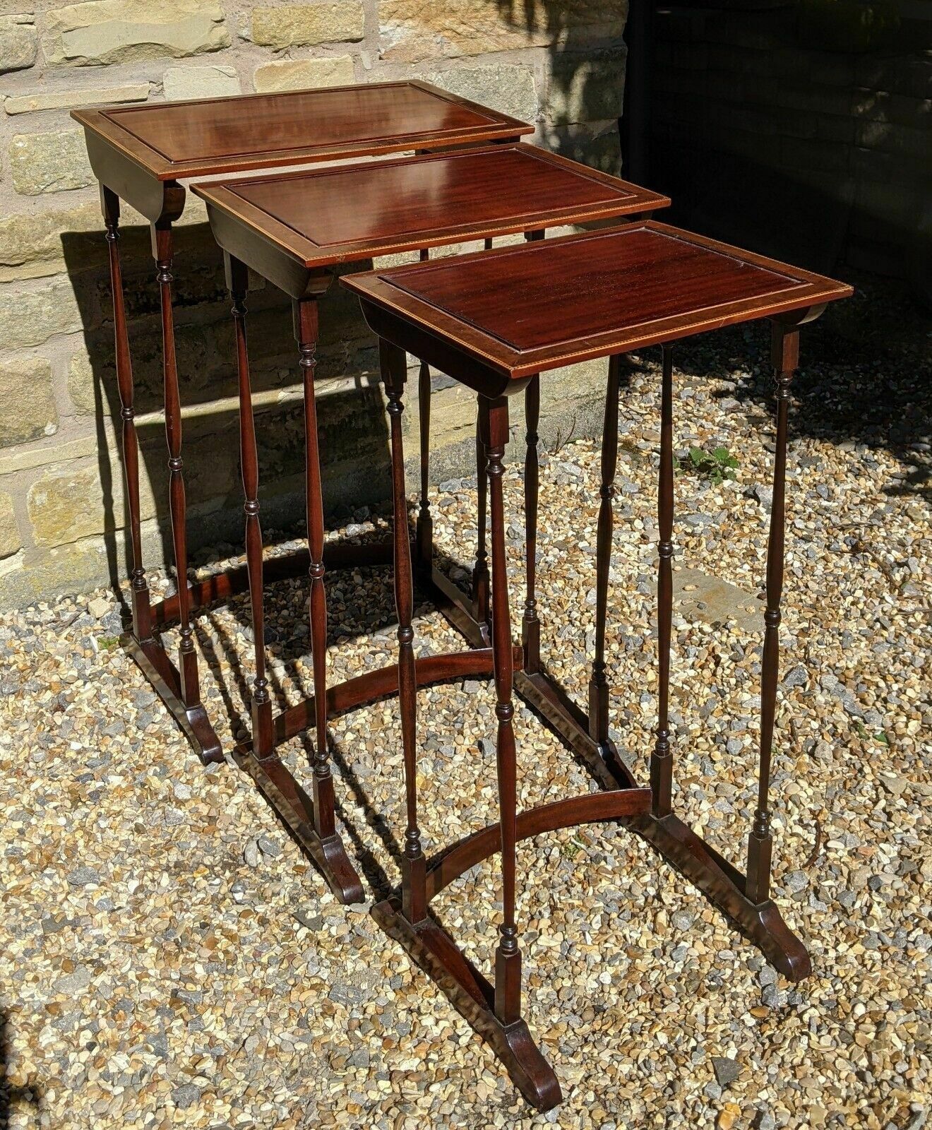 Elegant & Delicate Georgian Nest Of 3 Tables