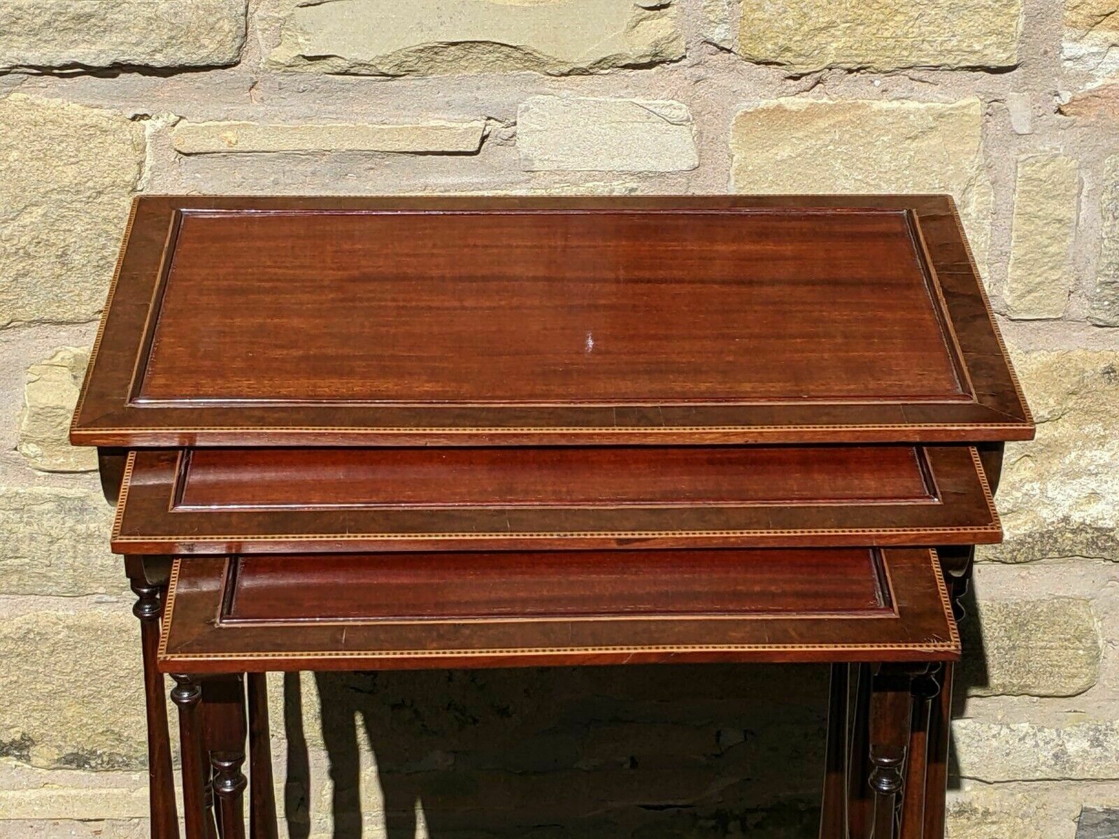 photo furniture Elegant & Delicate Georgian Nest Of 3 Tables