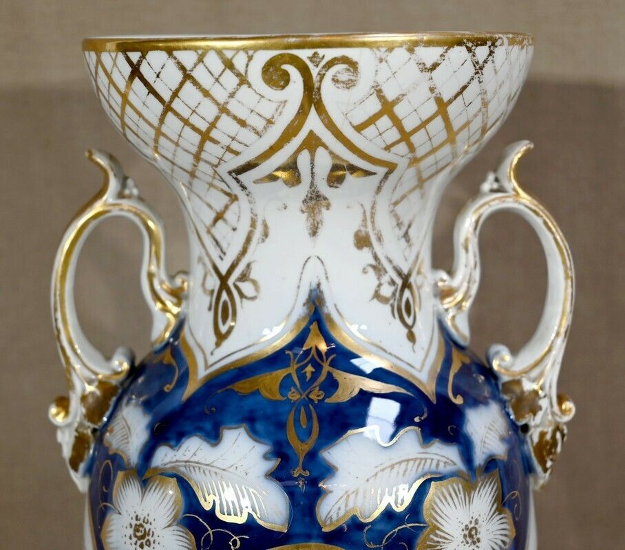 photo vinterior Important Bayeux Porcelain Vase   Late 19th Century