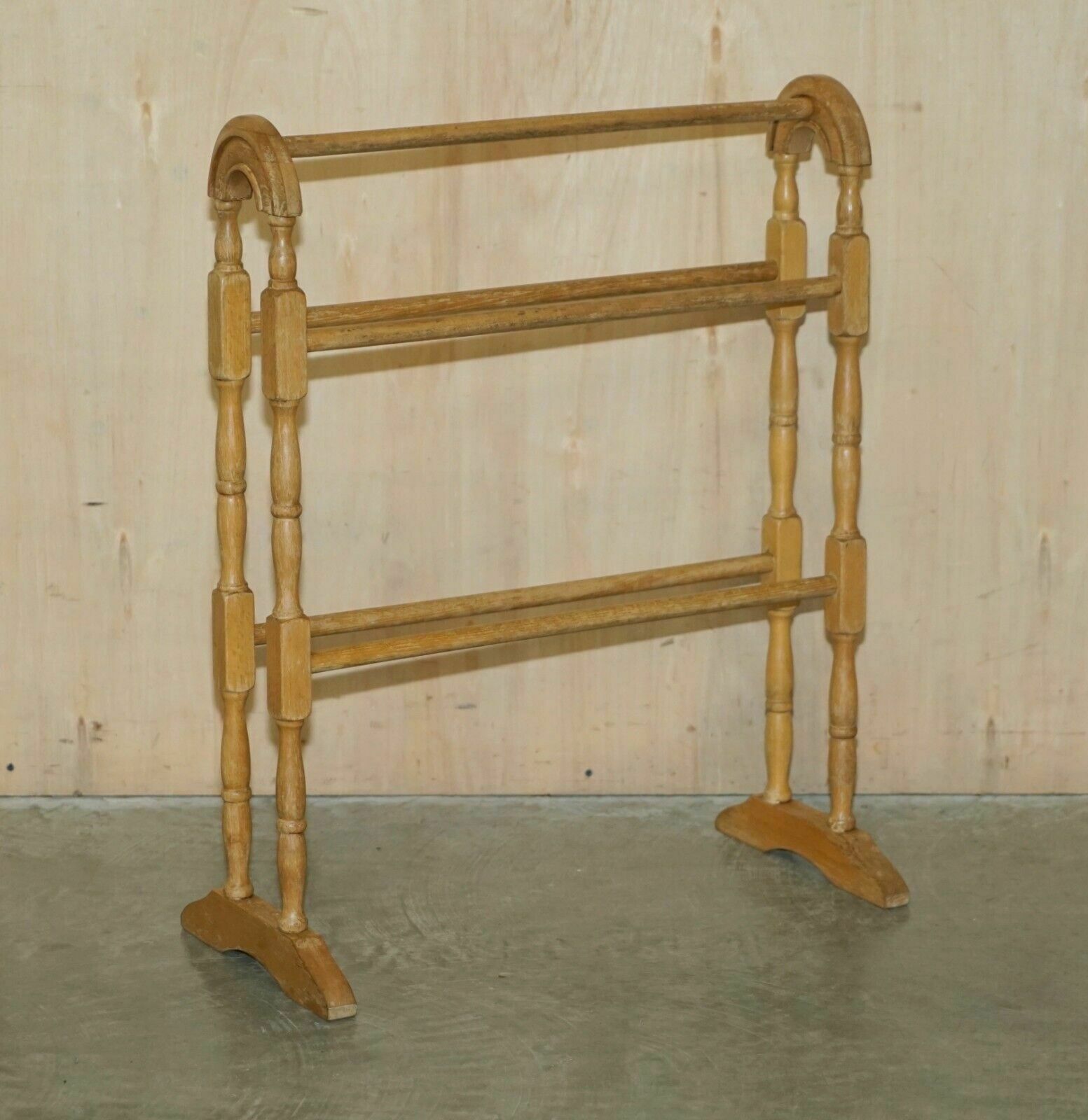 Stunning Antique Circa 1900 Victorian Pine Towel Rail Elegant Turned Design