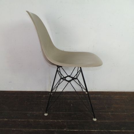 Furniture Eames Herman Miller Dsr Side Chairs On Eiffel Bases In Black / Terracotta / Seafoam Green / Light Greige photo