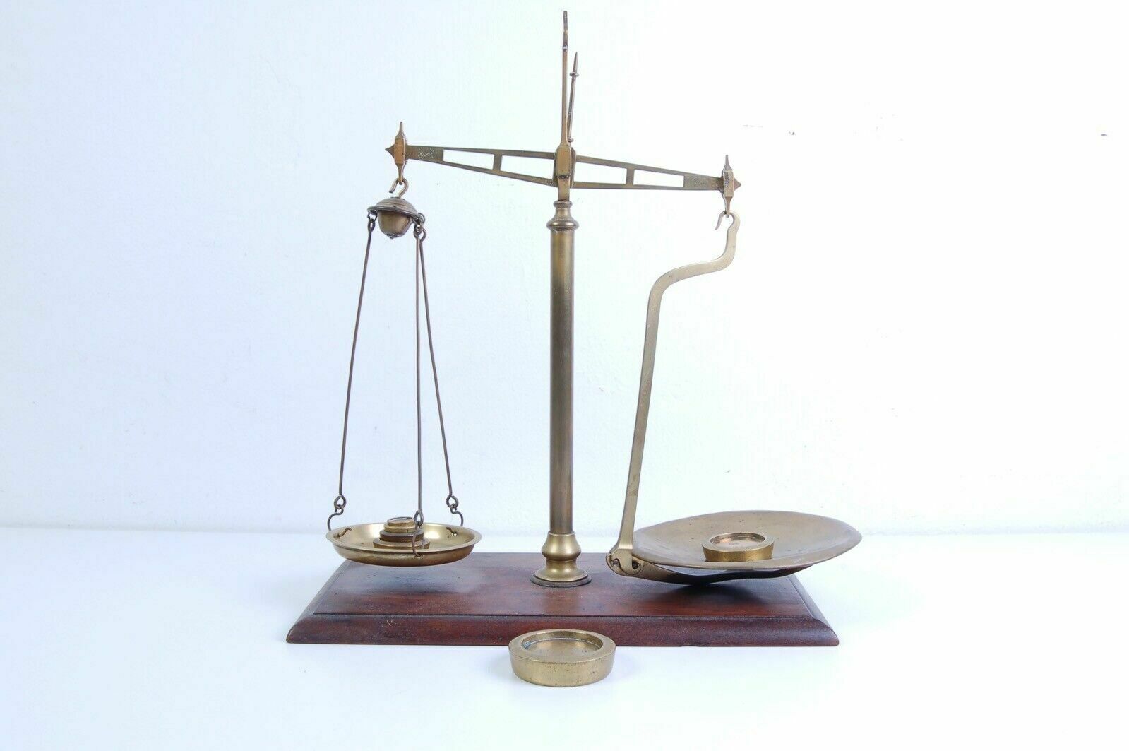 Antique Brass And Wooden Double Pan Scale W&T Avery Makers Birmingham From The 1930s photo Home Decor