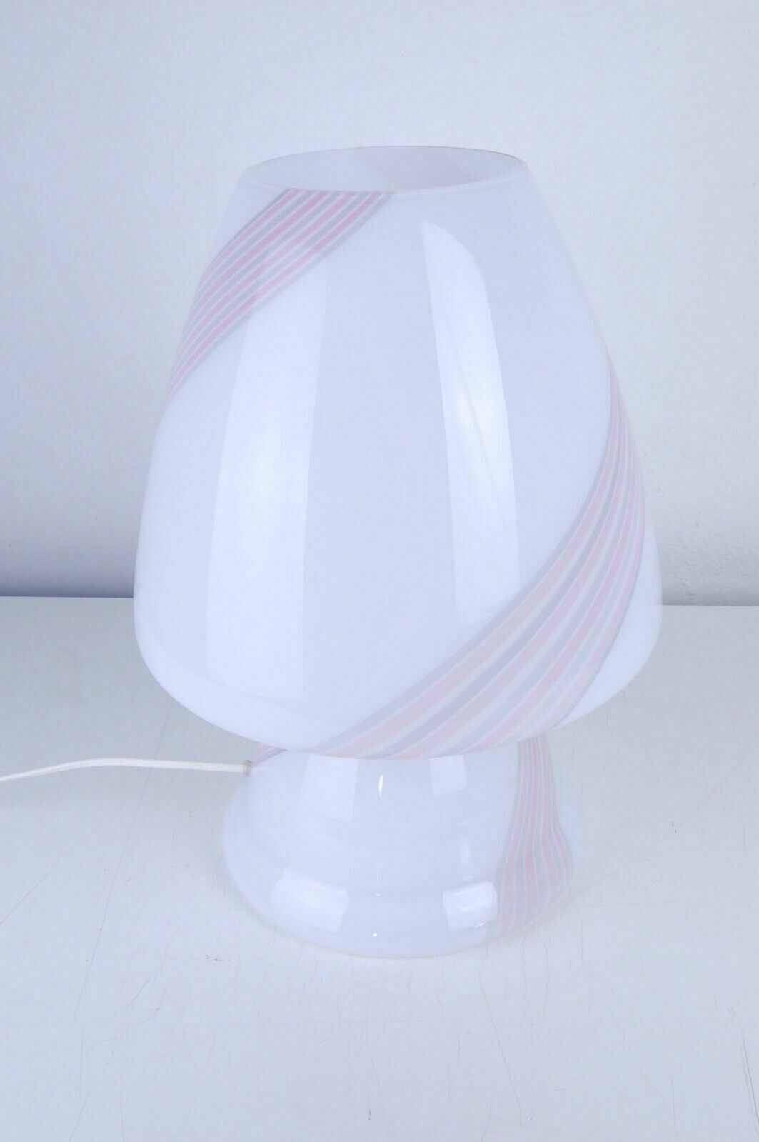 Maestri Muranesi Table Lamp, Design From The 70s And 80s, With A Mushroom In White And Pink Murano Glass photo 358.0
