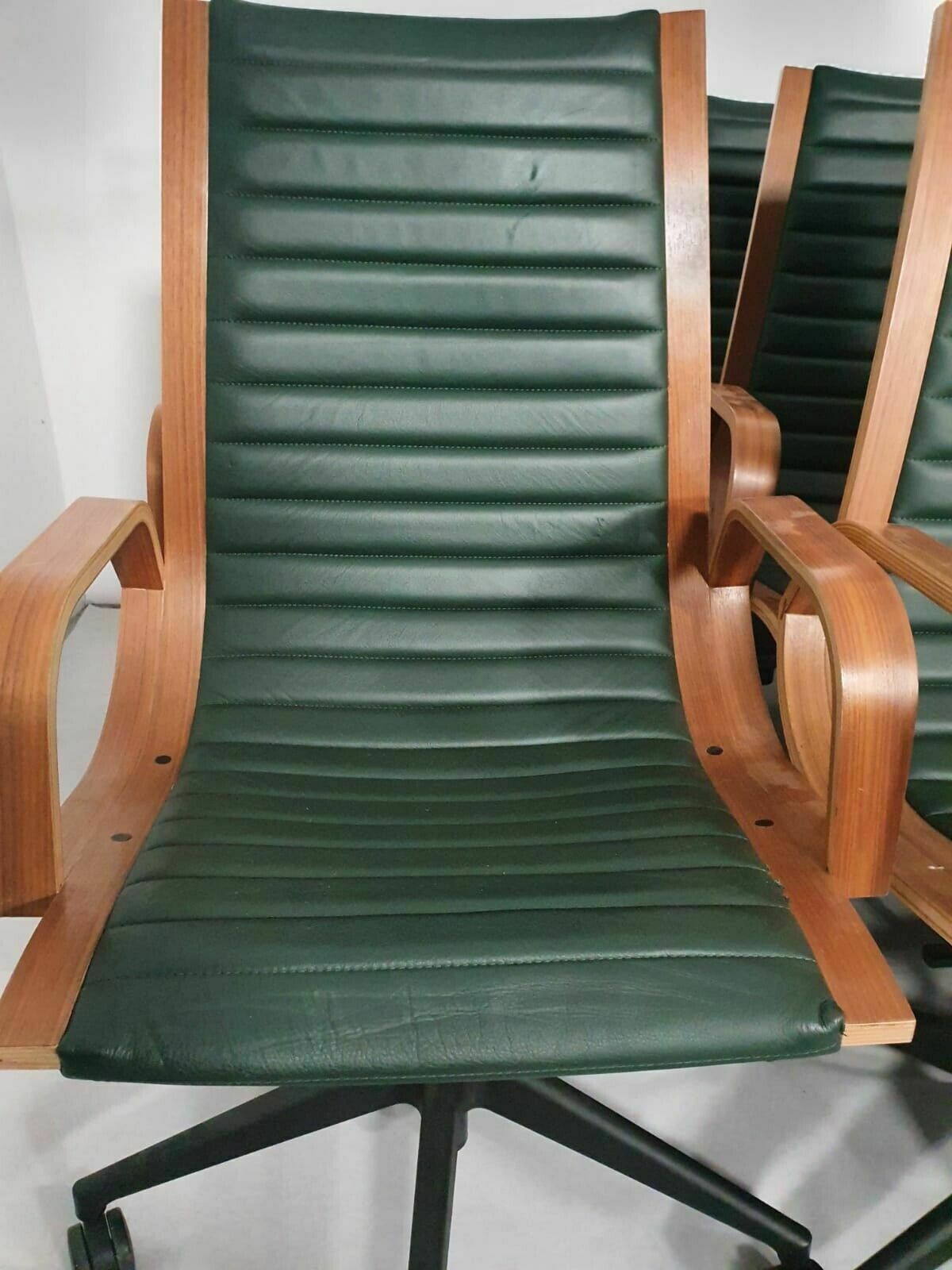 Nein Kamper Ingmar Swivel Chair In Green Leather Excellent Condition photo vinterior