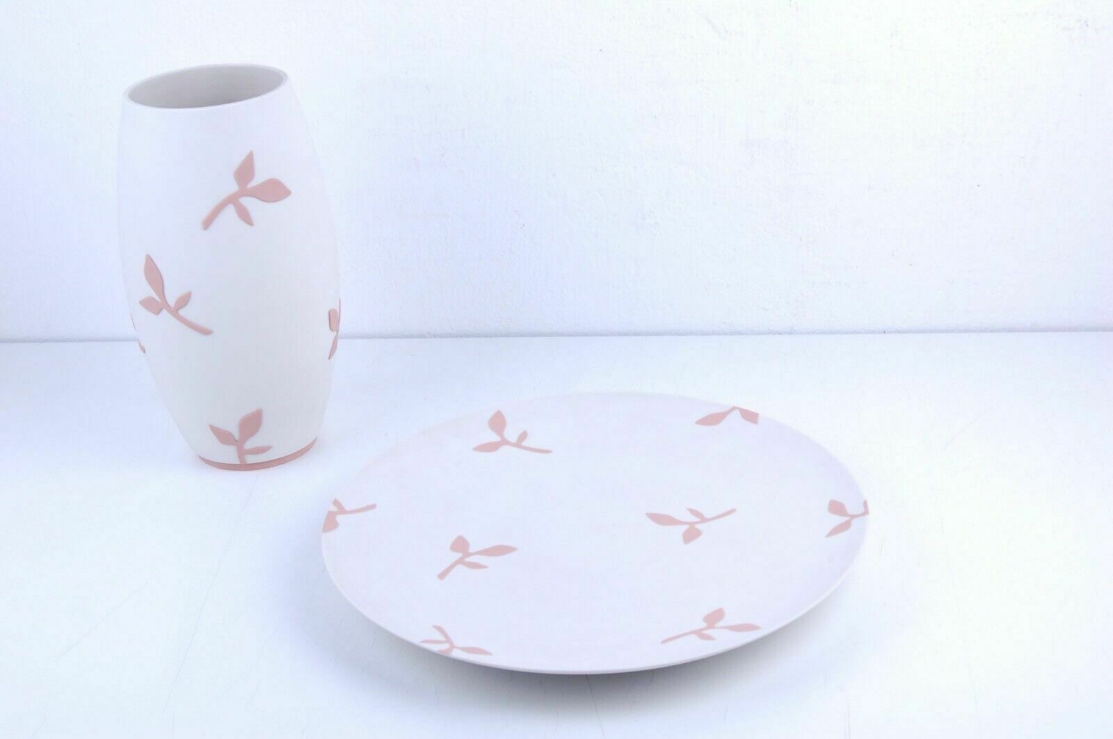 Paola Lenti For Salbeneo Porcelain Plate And Vase. Excellent Condition photo 159.0