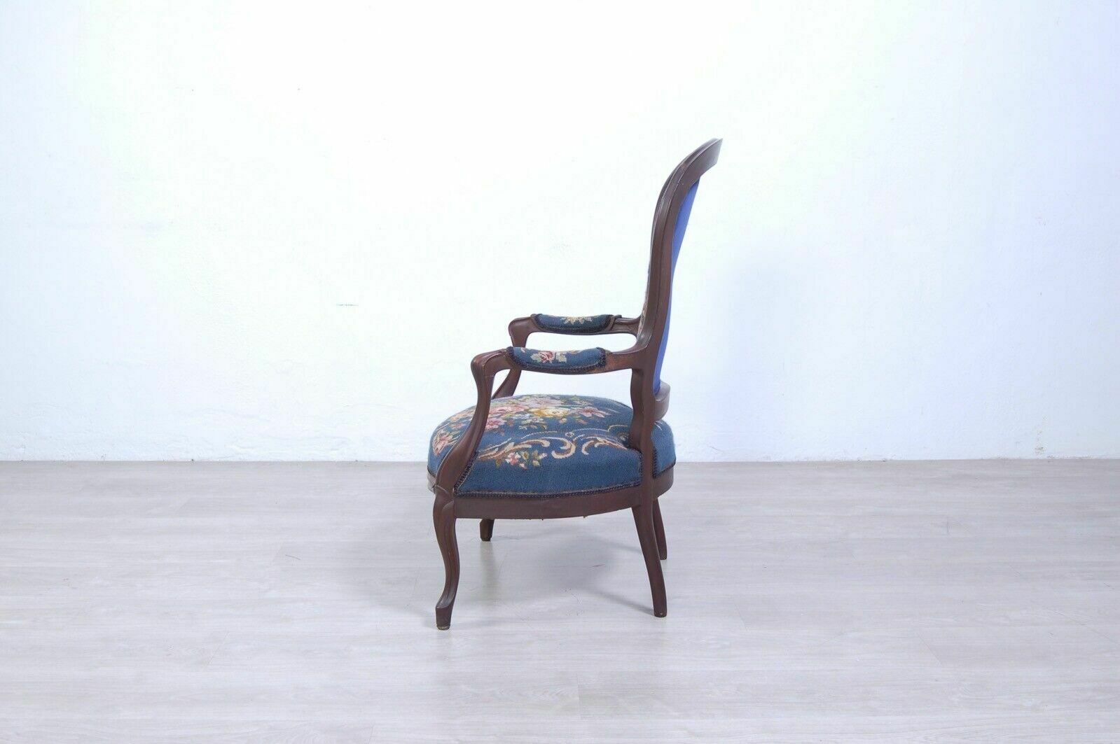 Chair With Armrests Antique Armchair In Carved Wood With Floral Fabric photo 189.0