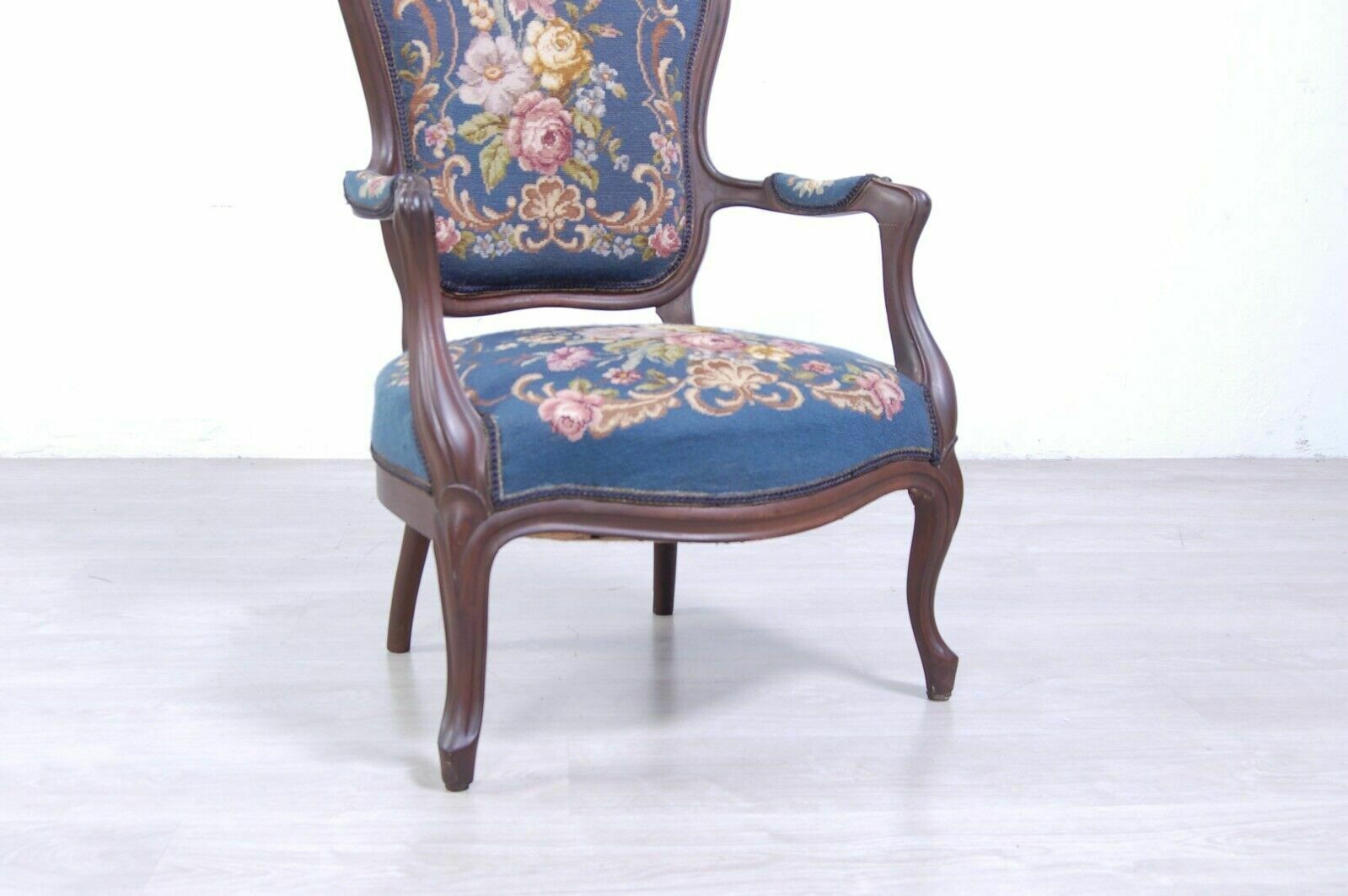 photo furniture Chair With Armrests Antique Armchair In Carved Wood With Floral Fabric