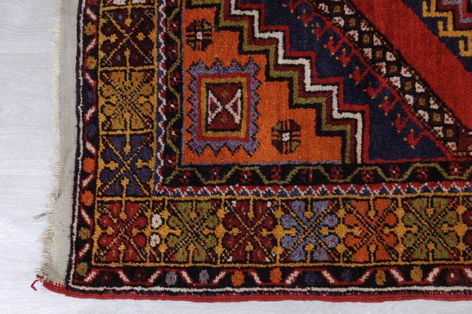 Pakistani Short Pile Rug Oriental Motifs Asymmetrical photo 137.0