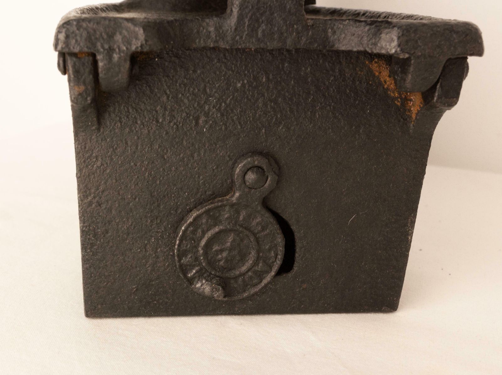 314.0 Antique Braise Cast Iron Flat Press Laundry Trivet, France, 19th Century photo
