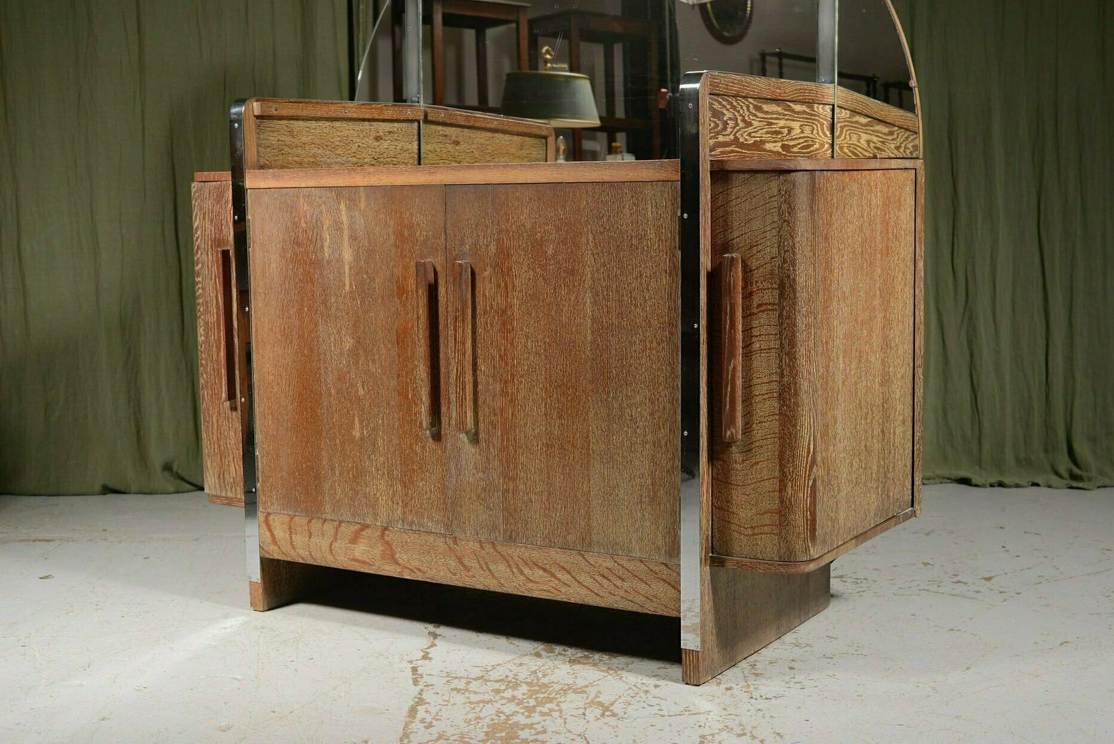 photo vintage An Art Deco Limed Oak Cocktail Cabinet   C.1930