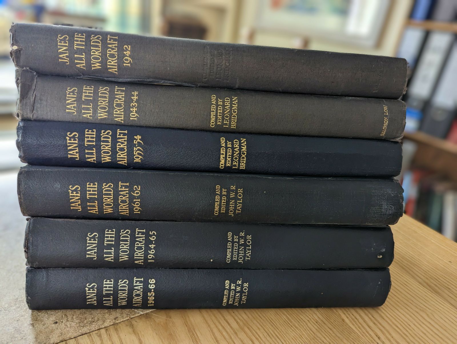 Set Of 6   Jane's All The World's Aircraft 1942 1966 photo vinterior