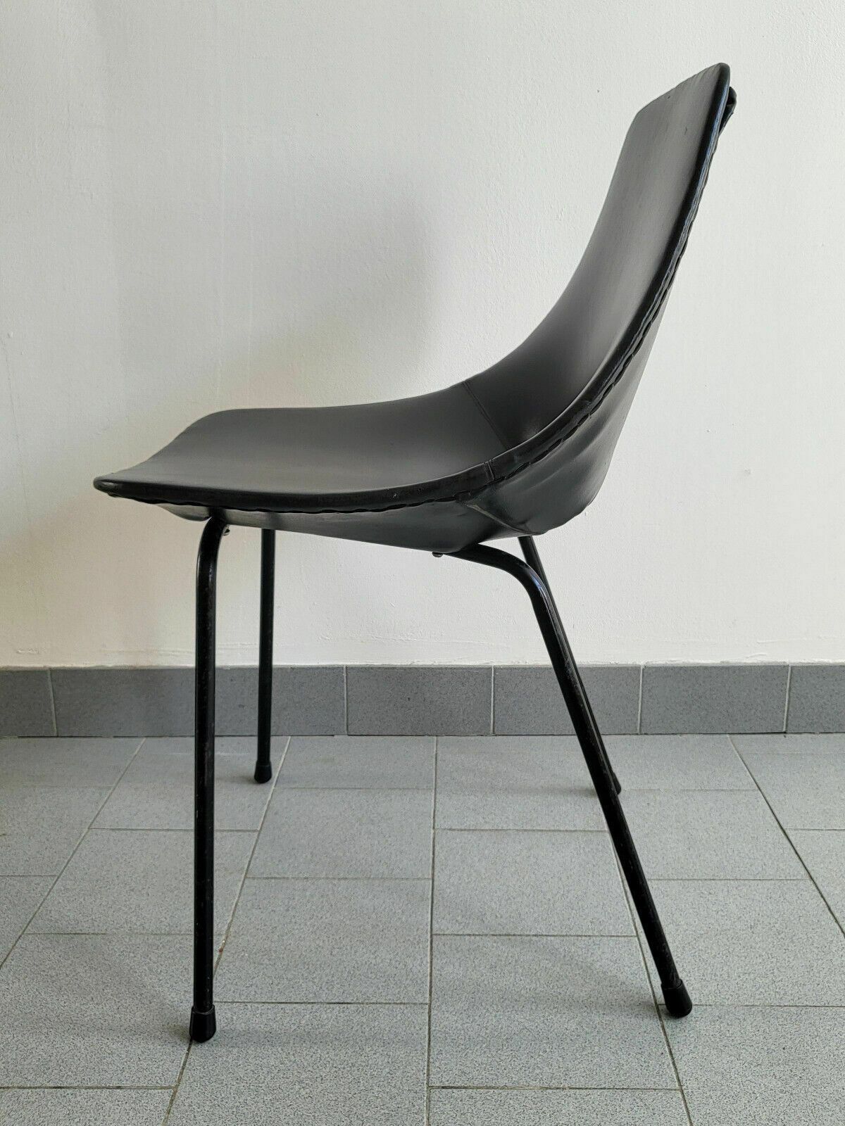 Pierre Guariche Barrel Chair For Steiner 1950 Vintage Black Leatherette photo vinterior
