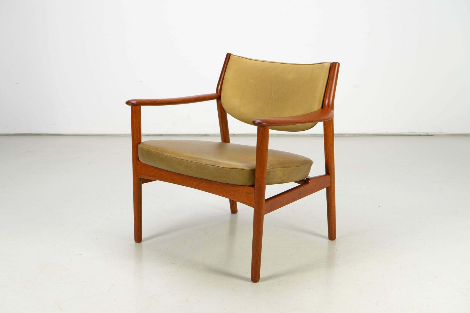 Pair Of Scandinavian Easy Chairs With Teak And Leather By Westnofa, 1960s photo vinterior