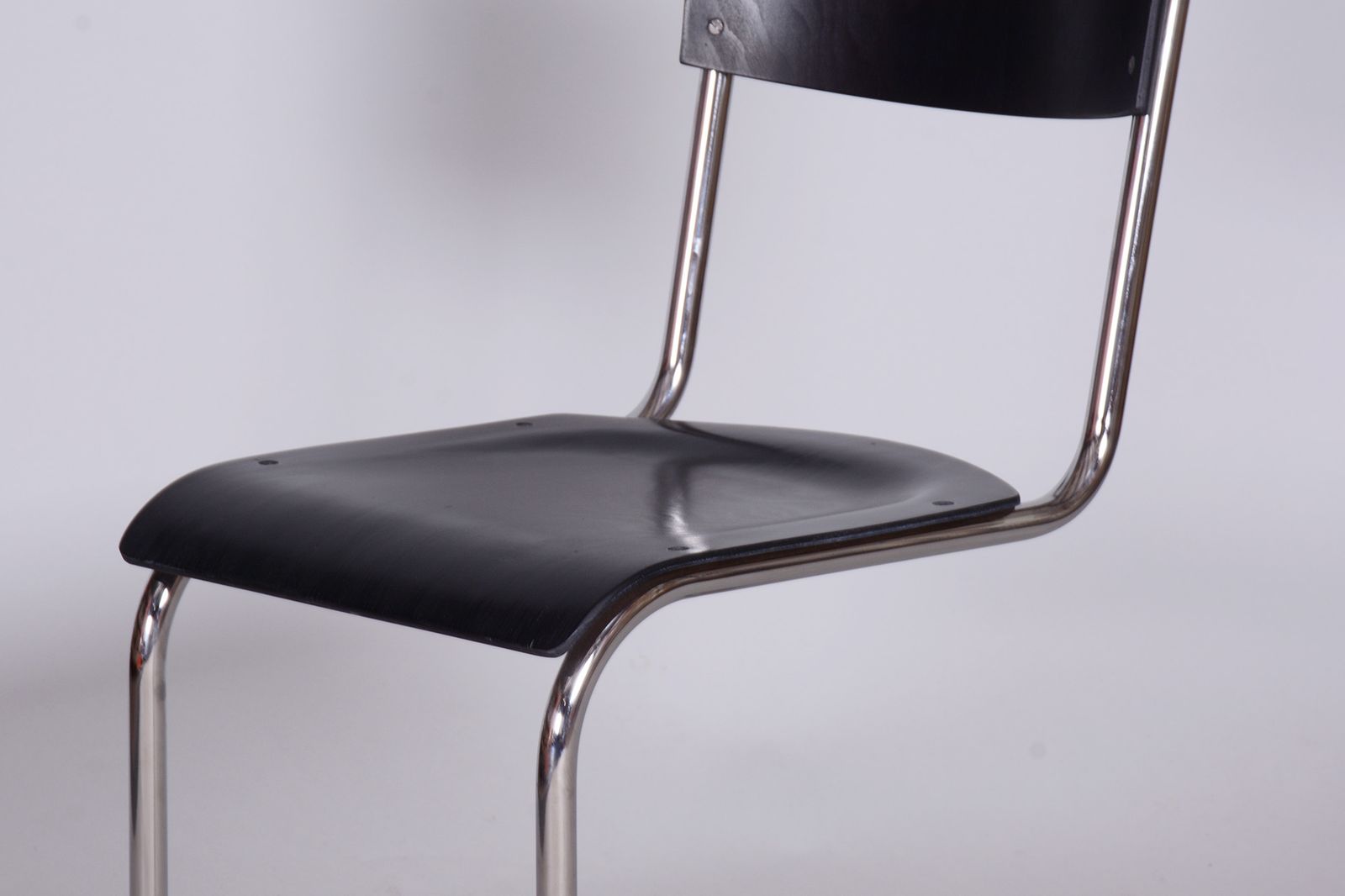 Bauhaus Writing Desk And Chair, Rober Slezak, Chrome Plated Steel, Lacquered Wood, Czechia, 1930s photo Furniture