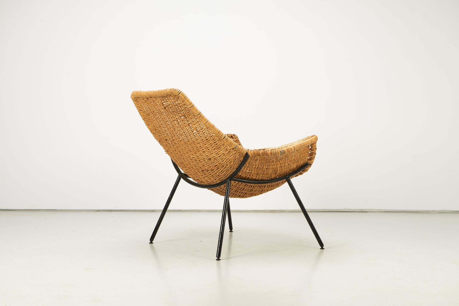 photo furniture Mid Century Modern Rattan Lounge Chair By Giancarlo De Carlo, Italy, 1954