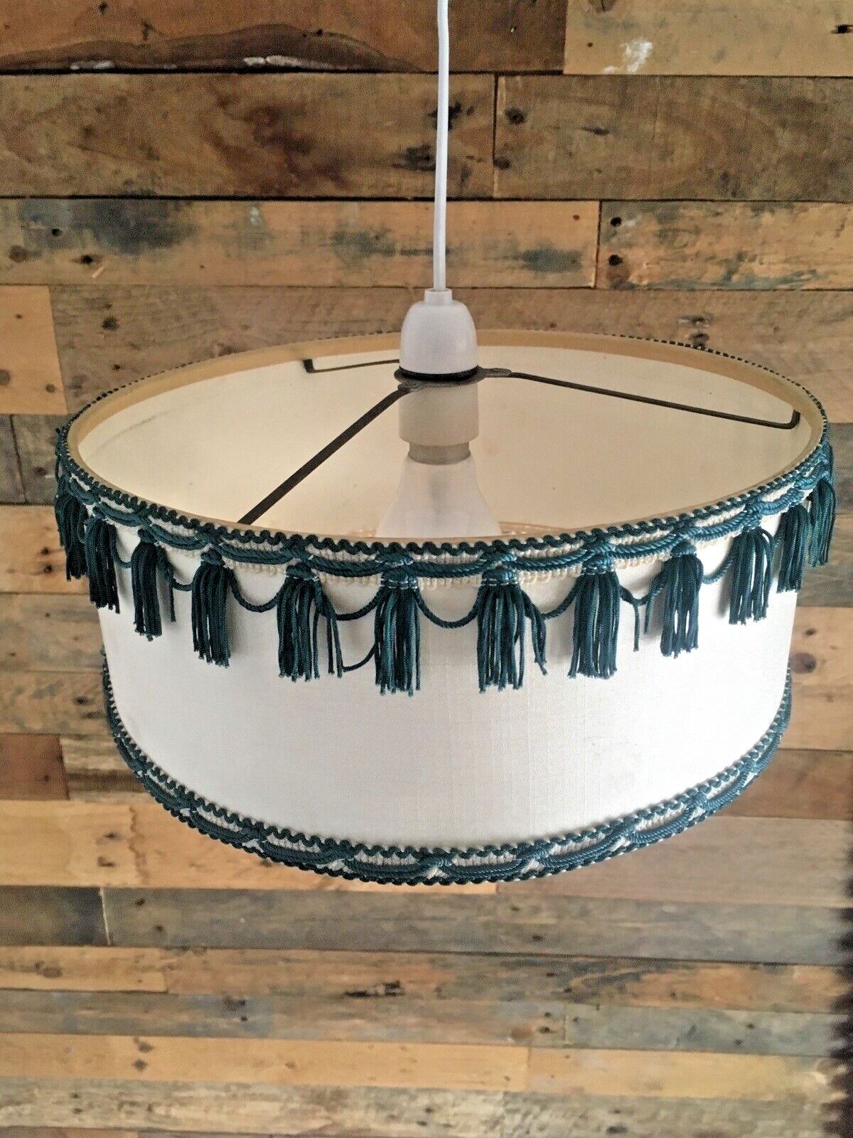 photo vintage Mid Century 60's Tassel Fabric Knobbly Plastic Scandi Ceiling Light Lamp Shade