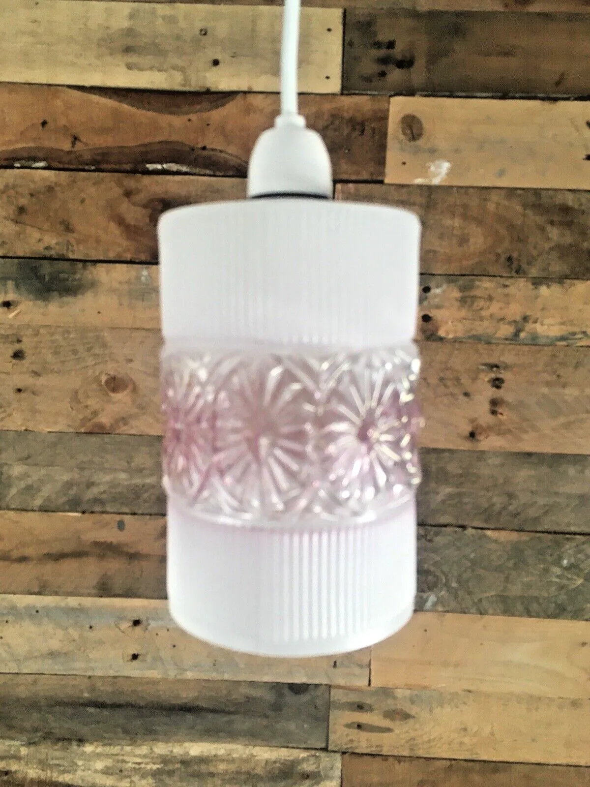 photo vinterior Retro 60's White & Lilac Rippled Textured Floral Glass Lamp Shade Vintage 70's
