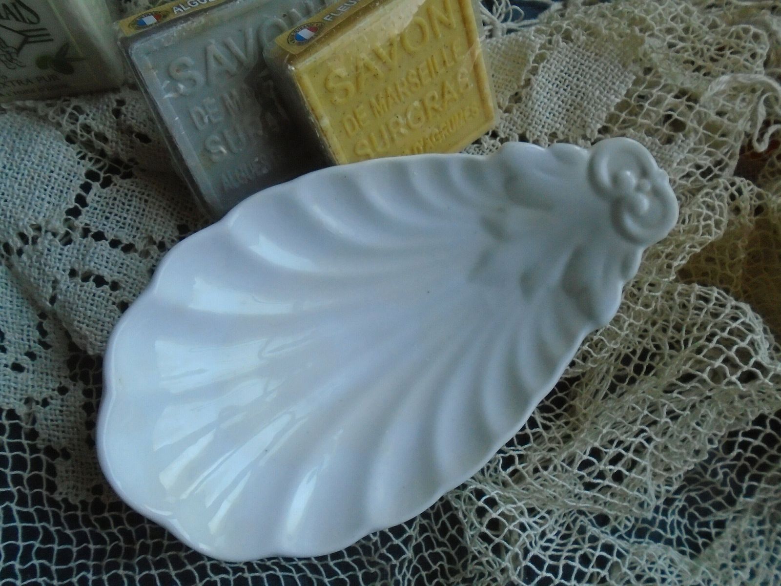 Vintage French Limoges White Porcelain Shell Soap Dish, Jewelry Holder / Bonbon Dish / Meringue / Macaroon Server photo vinterior