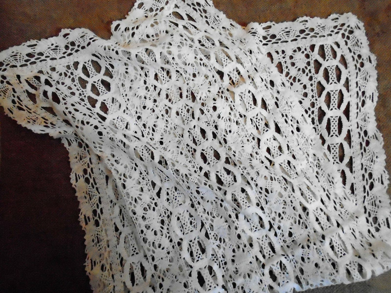 Beautiful Vintage French Cotton Bobbin / Crochet Lace Table Runner / Rectangular Table Doily Lace Edging, 35" X 15 1/4" (89 X 38.5 Cm)
