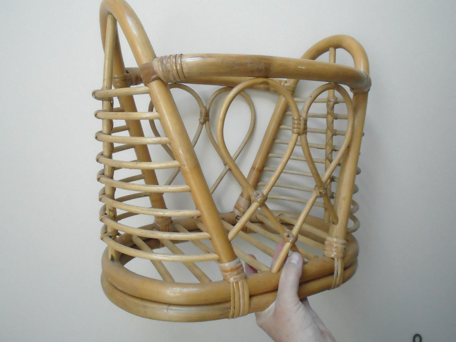 Vintage Bamboo Magazine Rack, Portable Newspaper Stand, Natural Fiber Home Storage, Rattan Home Furniture photo for sale