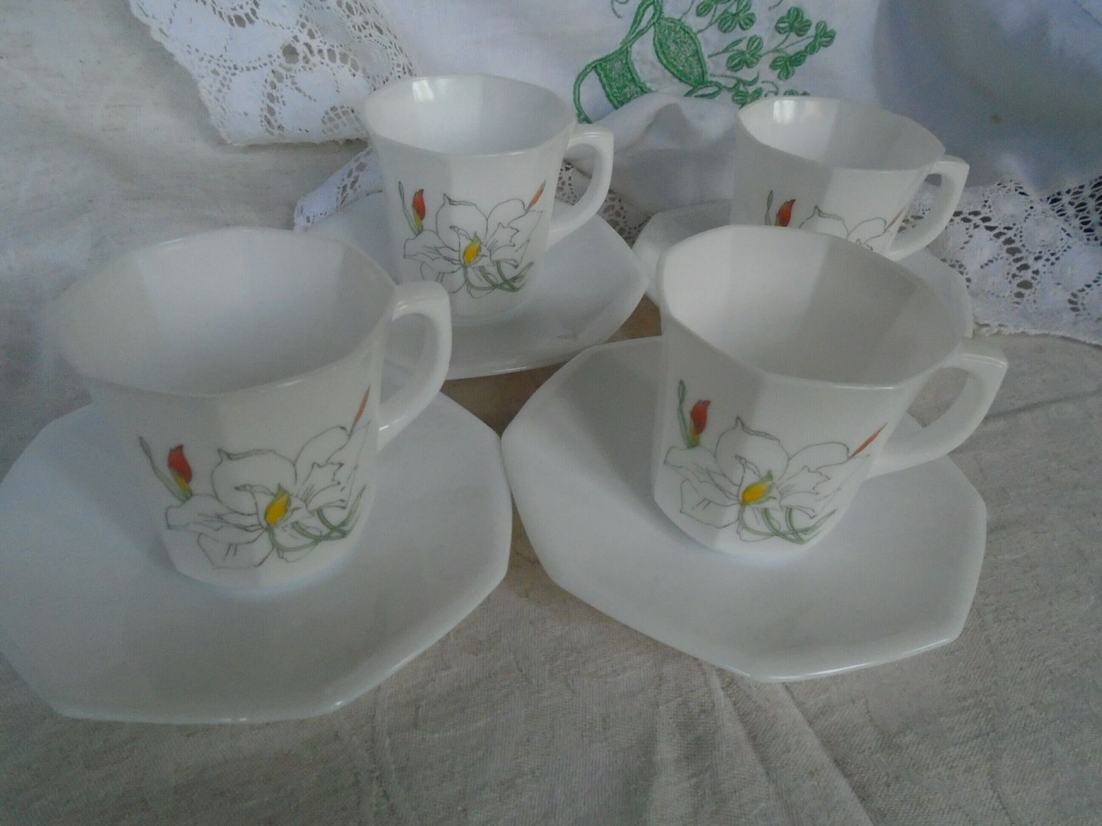 Vintage French Arcopal Teacups And Saucers, Set Of 4, Daffodil Design, 1960s photo 54.0