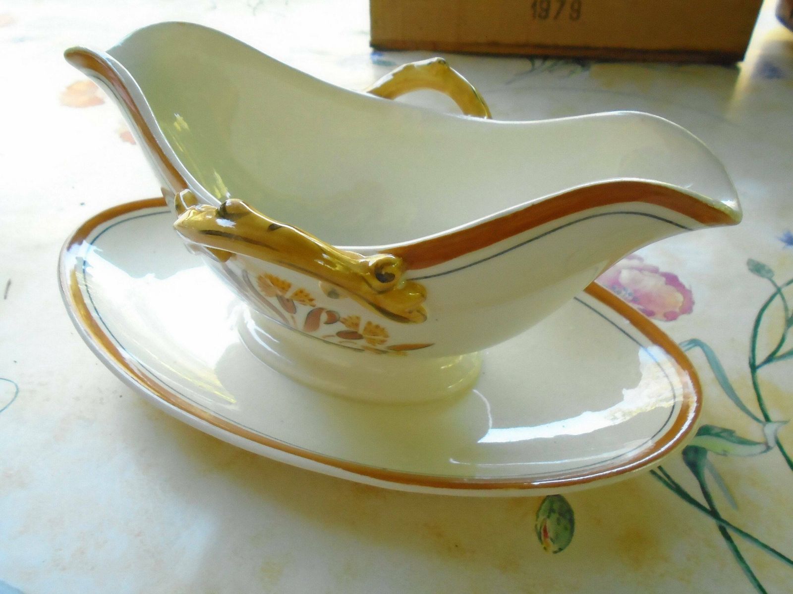 Beautiful Antique French Creil Et Montereau Sauciere / Sauce Boat, White And Gold, All In One, Porcelaine Gravy Jug photo furniture