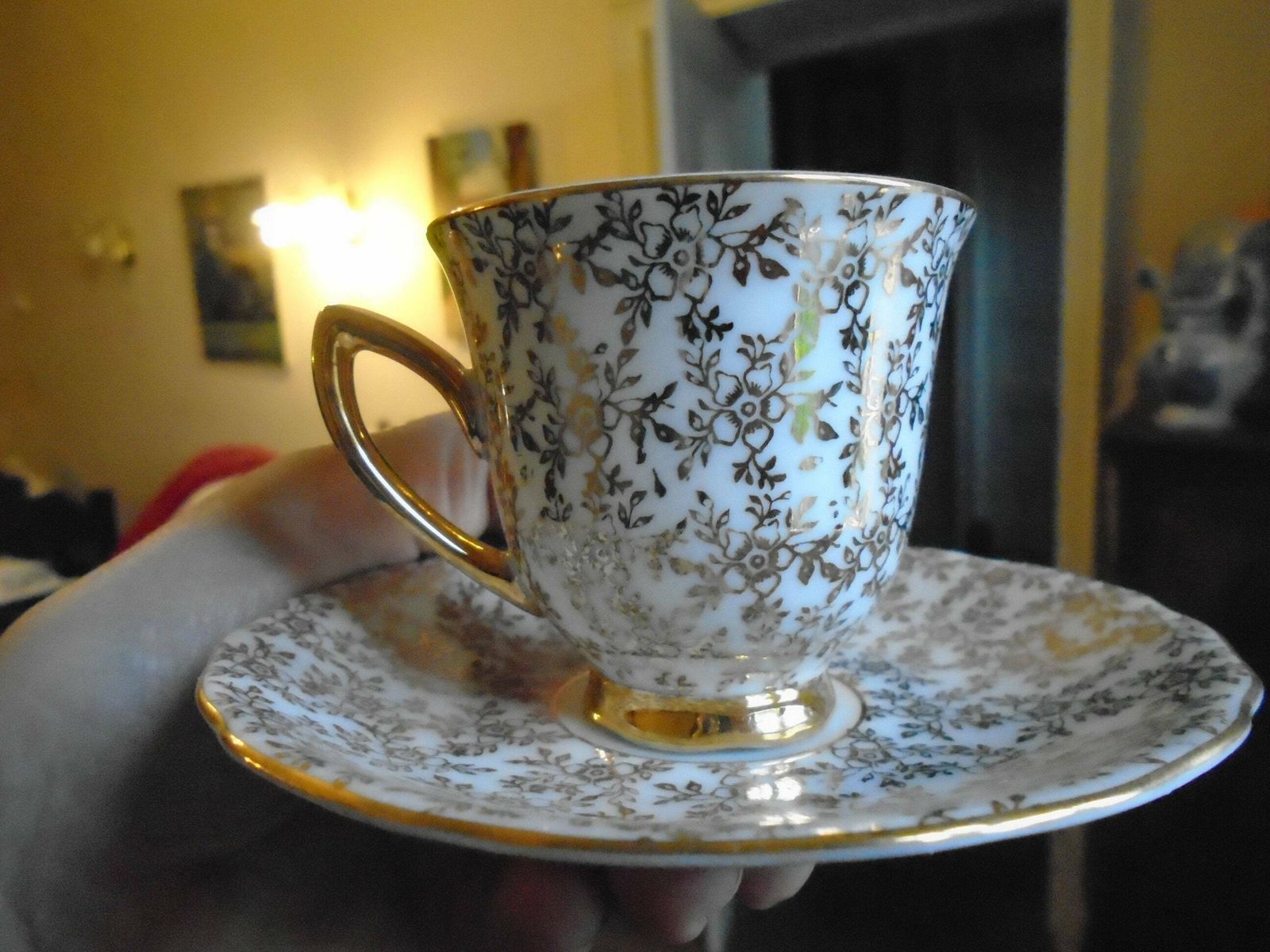 6 Vintage Espresso Coffee Cups And Saucers, Czech Rgk Zimco, Tasses à Café, Gilded With Rose Motif, Art Deco Coffee Cups photo furniture