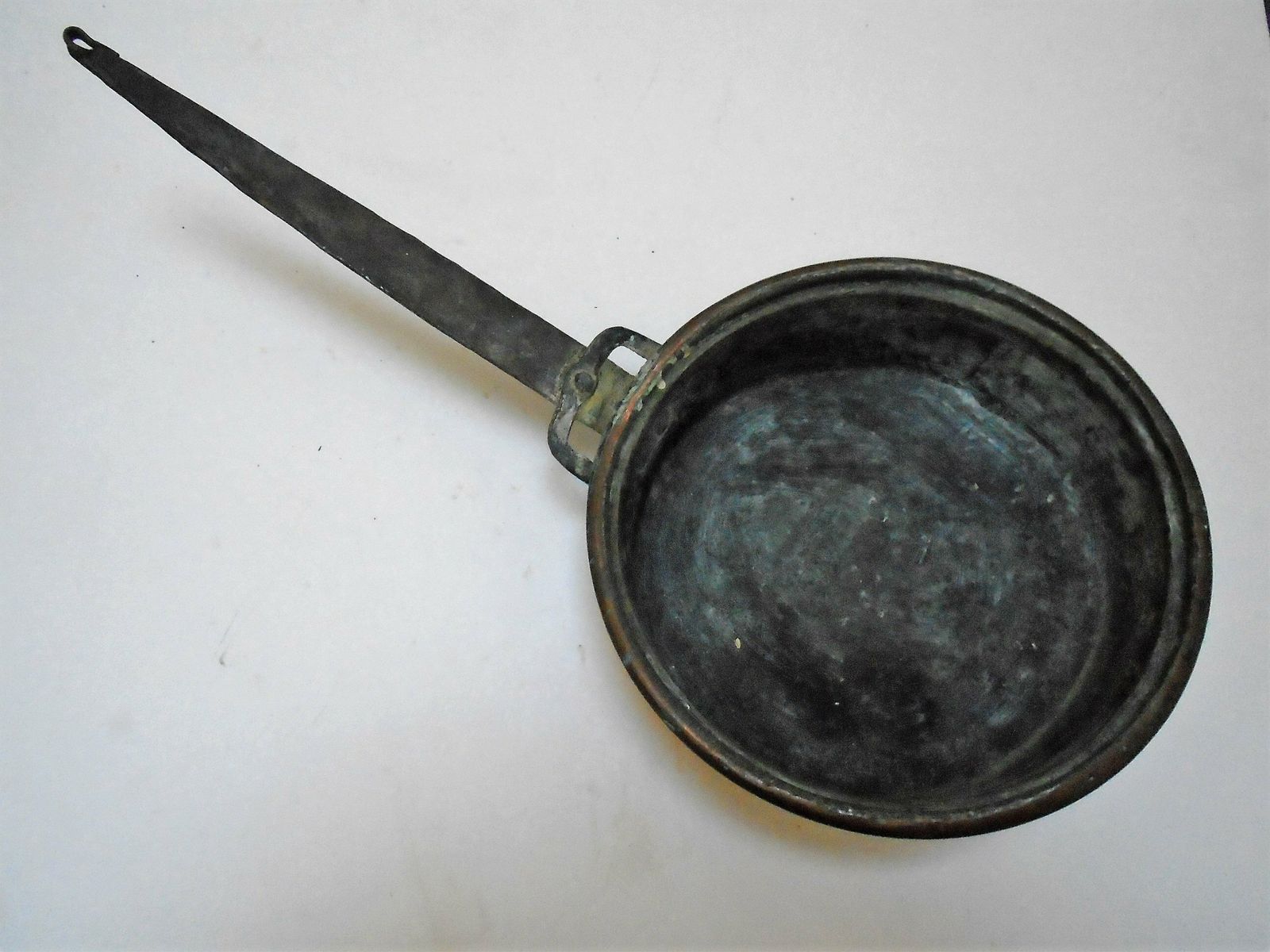 Antique French Hand Forged Solid Copper And Iron Skillet / Frying Pan / 9" Rolled Edges, Farmhouse Copper Decoration photo for sale