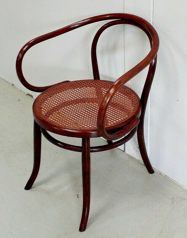 Thonet Armchair N°209 “Le Corbusier” – 1920