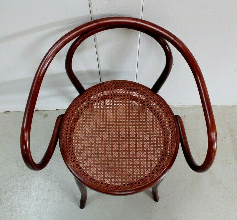 photo furniture Thonet Armchair N°209 “Le Corbusier” – 1920