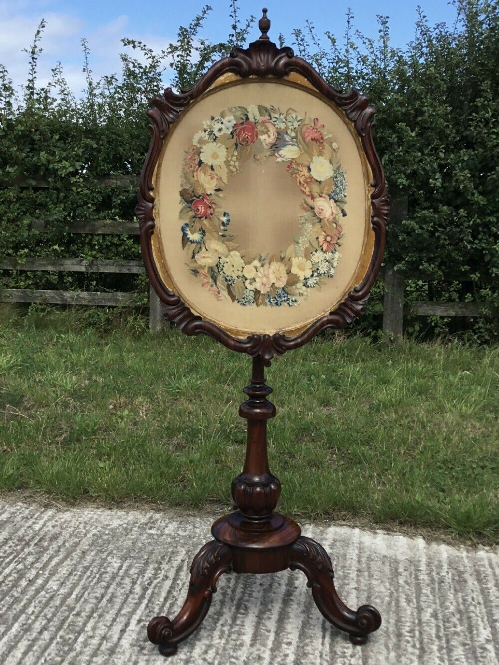 Rosewood Pole Screen Of Grand Proportions photo 258.0