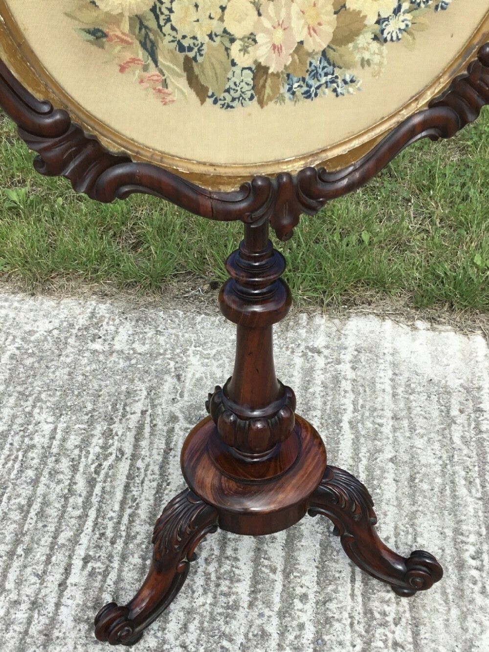 Rosewood Pole Screen Of Grand Proportions photo vinterior
