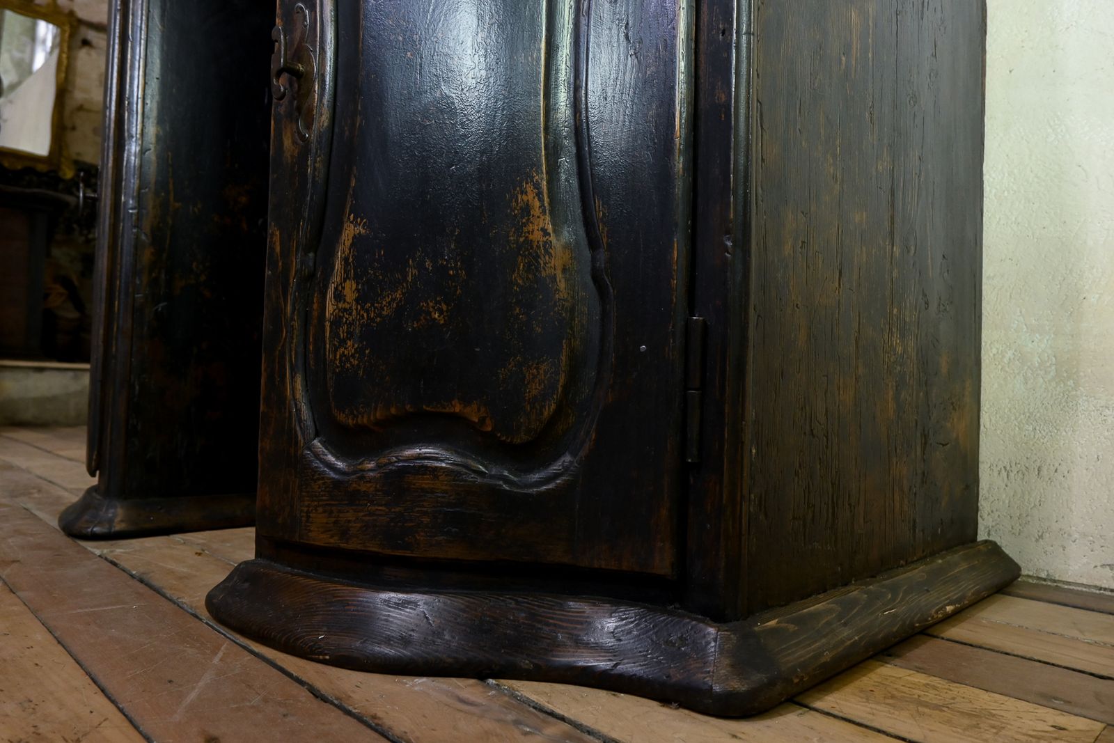 photo furniture A 17th Century North Italian Ebonised Baroque Desk