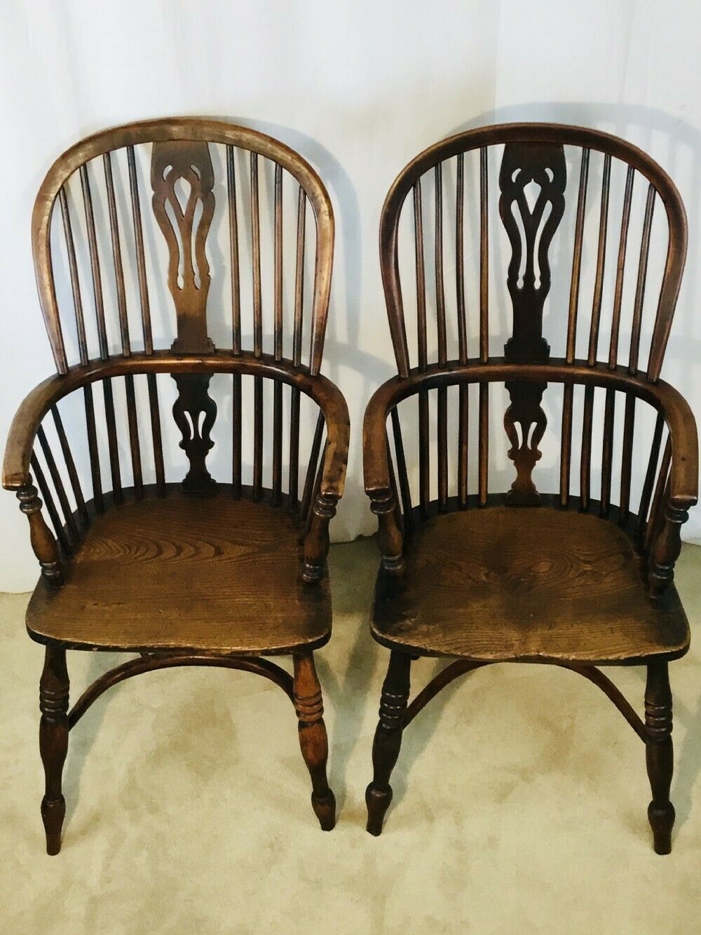 photo vinterior Pair Of Yew & Elm Windsor Chairs
