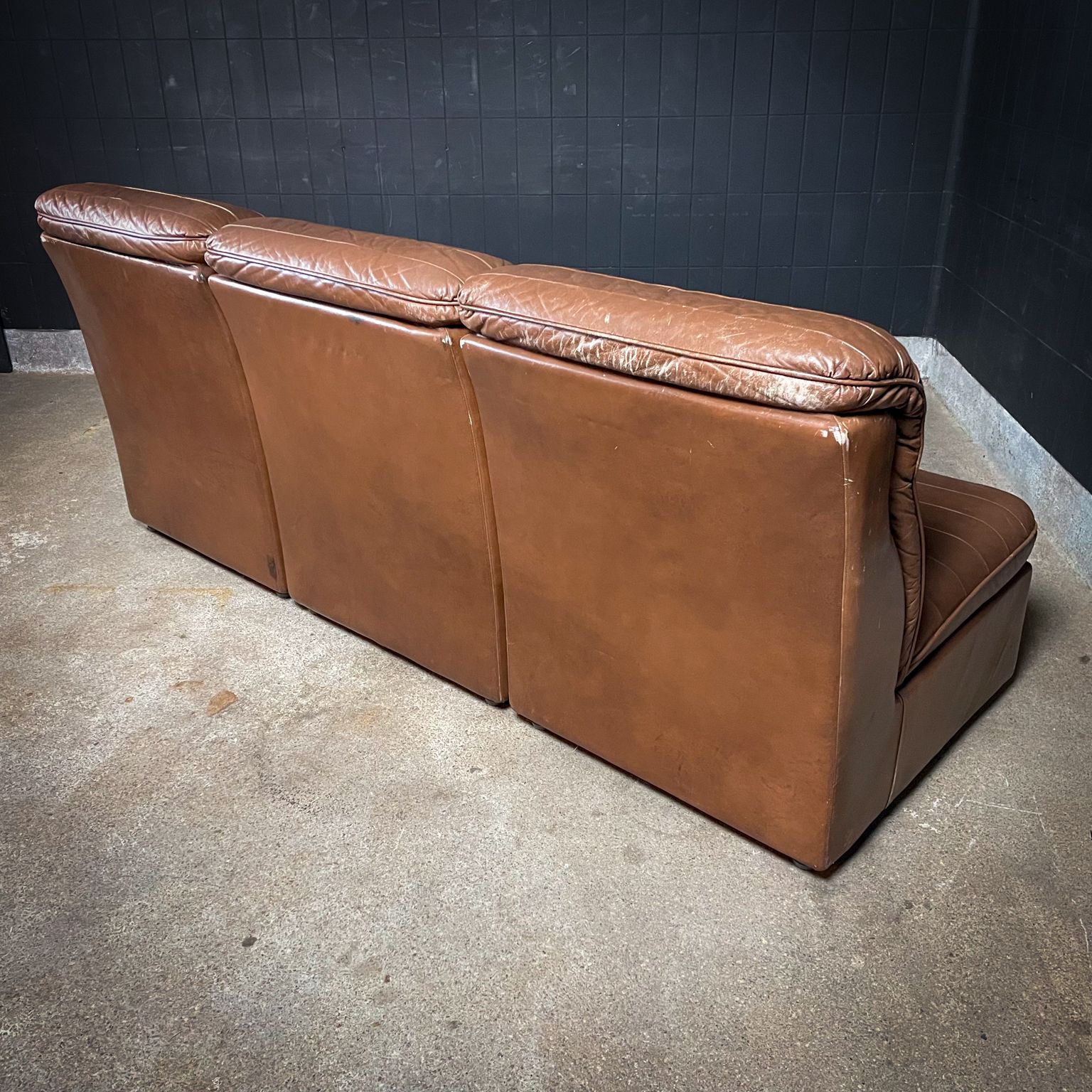 photo for sale Vintage Mid Century Modulaire Driezitsbank In Leer