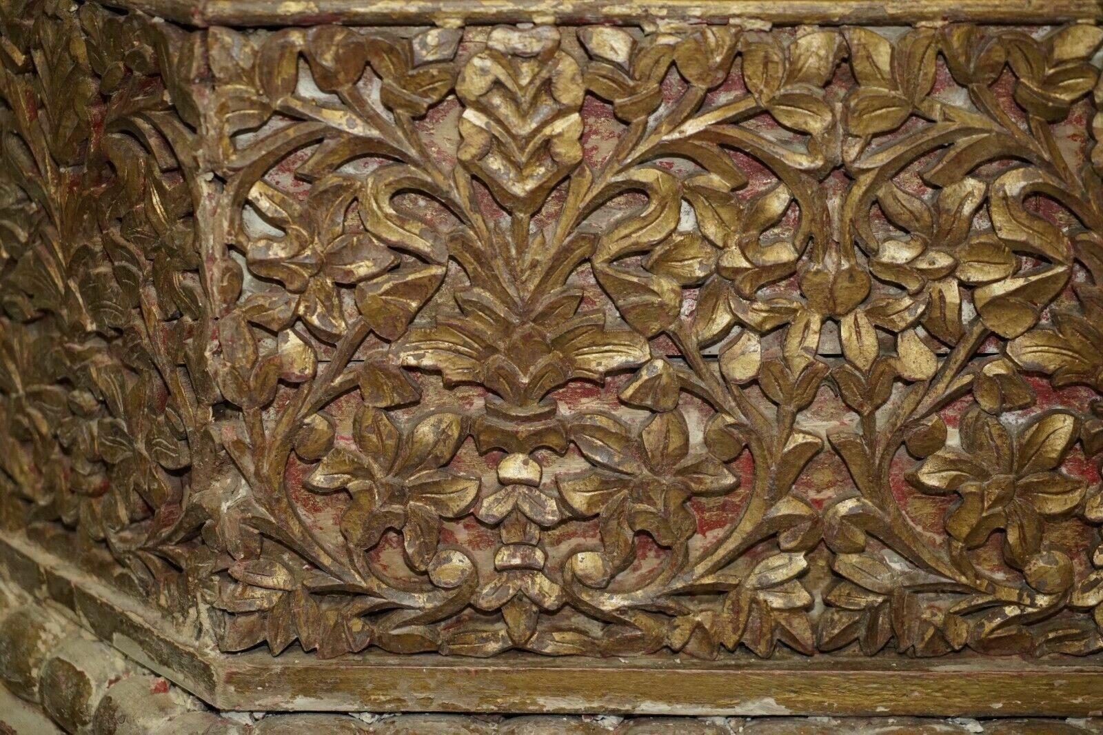 photo vinterior Antique Indian 18th Century Hand Carved & Painted Coffer Linen Trunk Or Chest