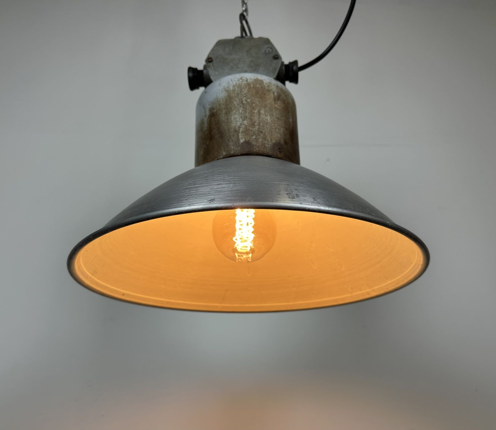 photo vinterior Industrial Aluminium Pendant Lamp From Polam Wilkasy, 1960s, 2x