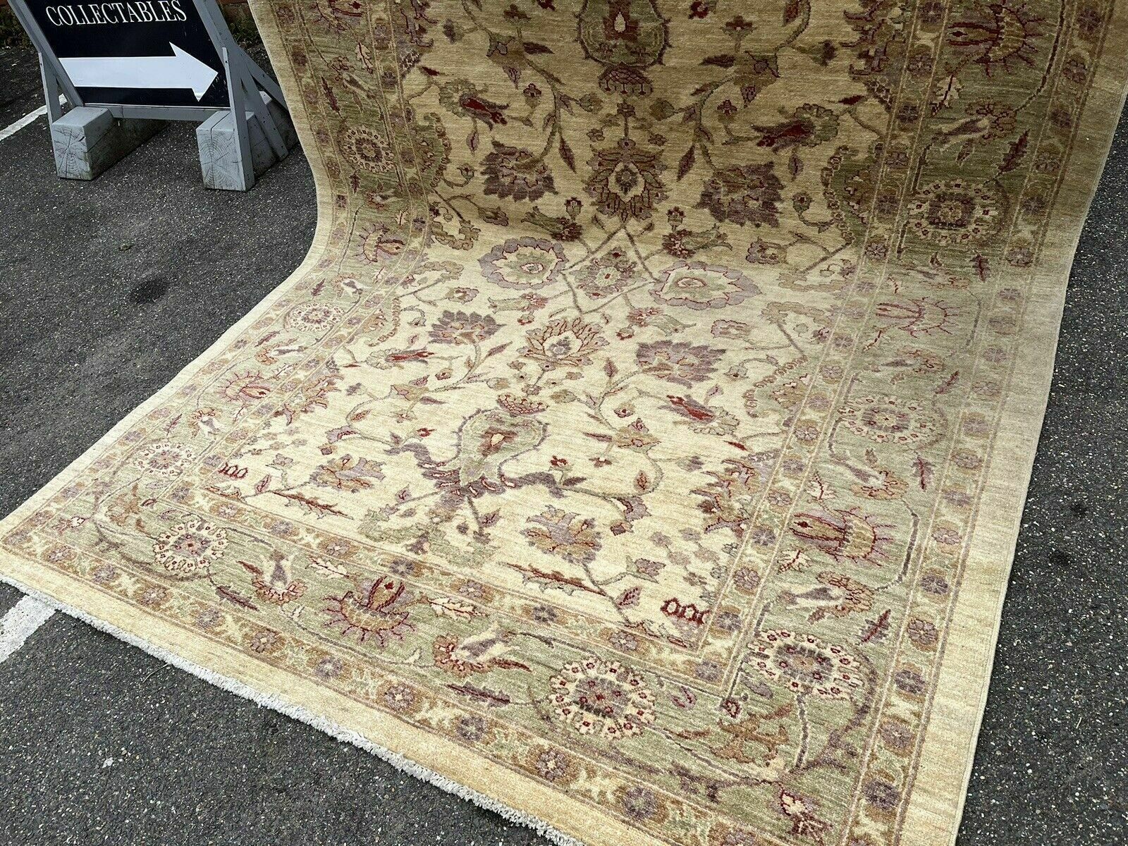 Country House Carpet/ Rug, Superb Quality. Floral Pattern photo Textiles