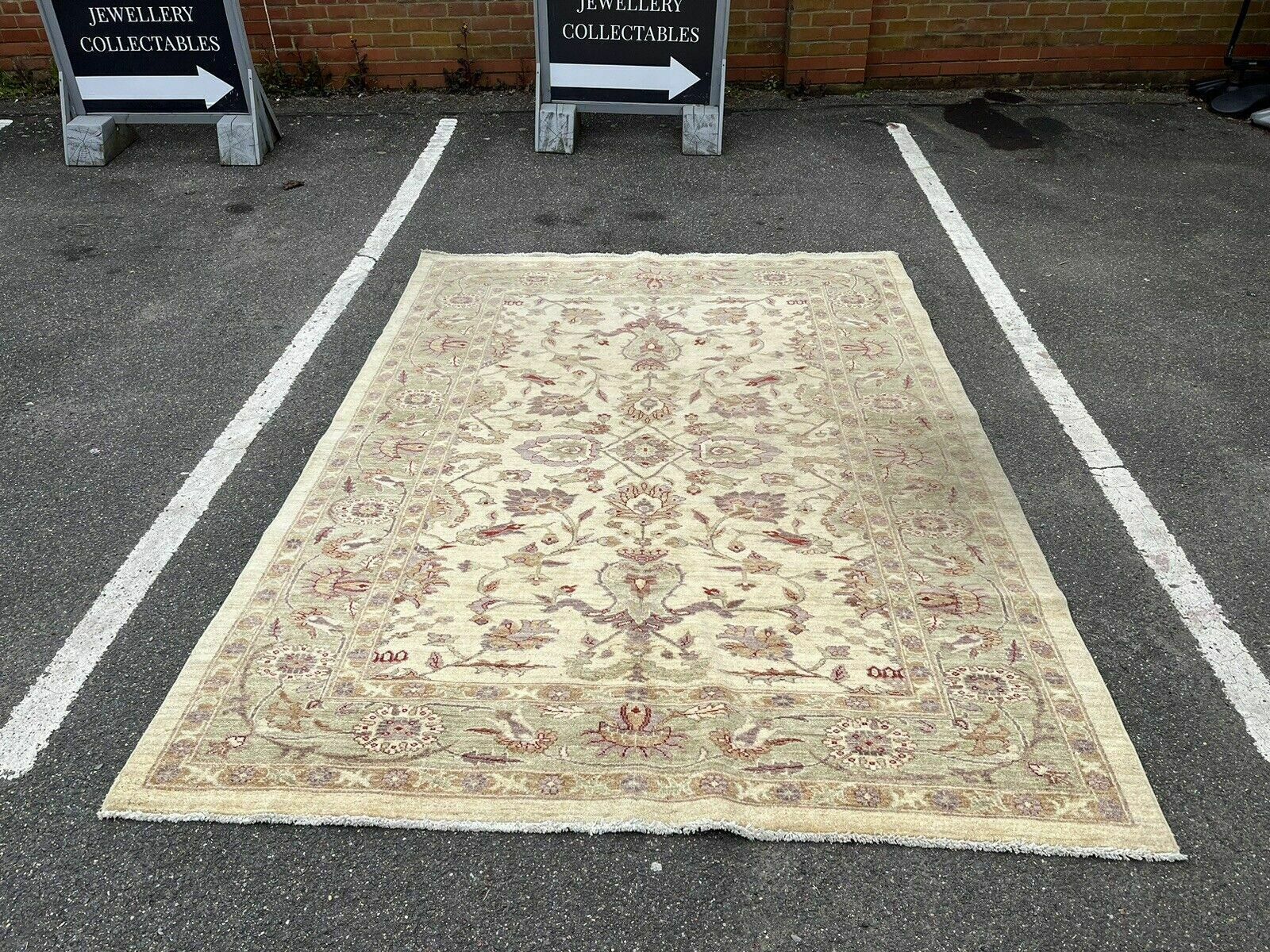 Country House Carpet/ Rug, Superb Quality. Floral Pattern photo vinterior