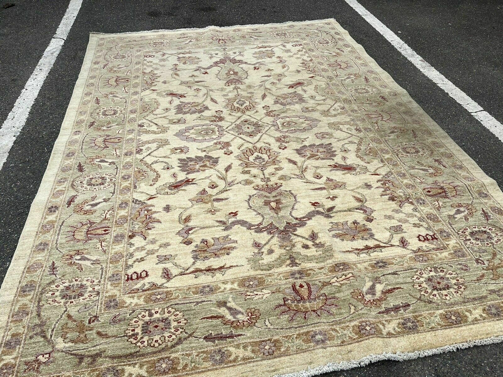 745.0 Country House Carpet/ Rug, Superb Quality. Floral Pattern photo