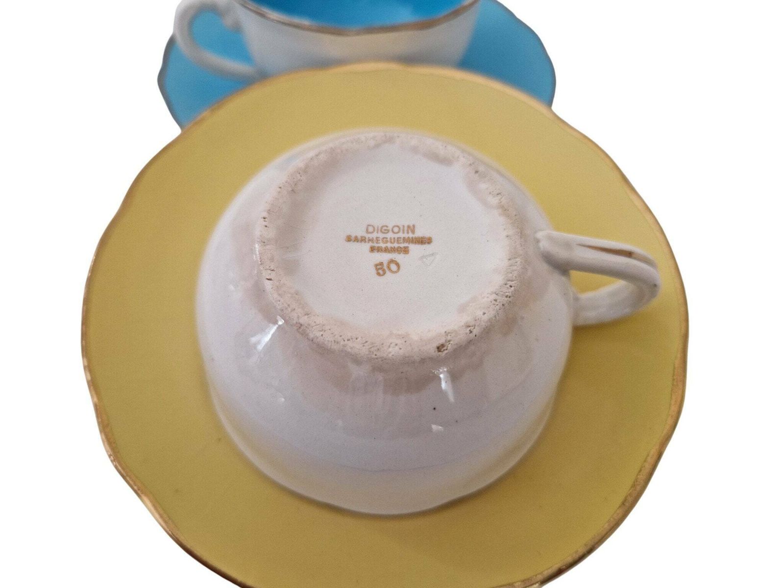 photo for sale Set Van 4 Pastelkleurige Kopjes En Schoteltjes, Ca. Jaren 1950 – Mid Century Frans Porseleinen Demitasse Koffieservies Van Digoin Sarreguemines