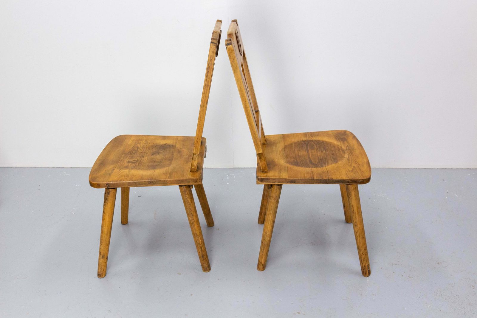 Set Of Table & Four Chairs In The Hunting Theme Oak, France, Mid 20th Century photo 3397.0