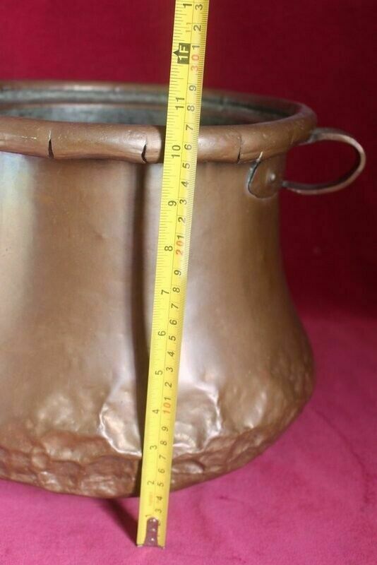 photo vintage Heavy Vintage Quality French Hammered Copper Pot/Cauldron Planter 19th Century
