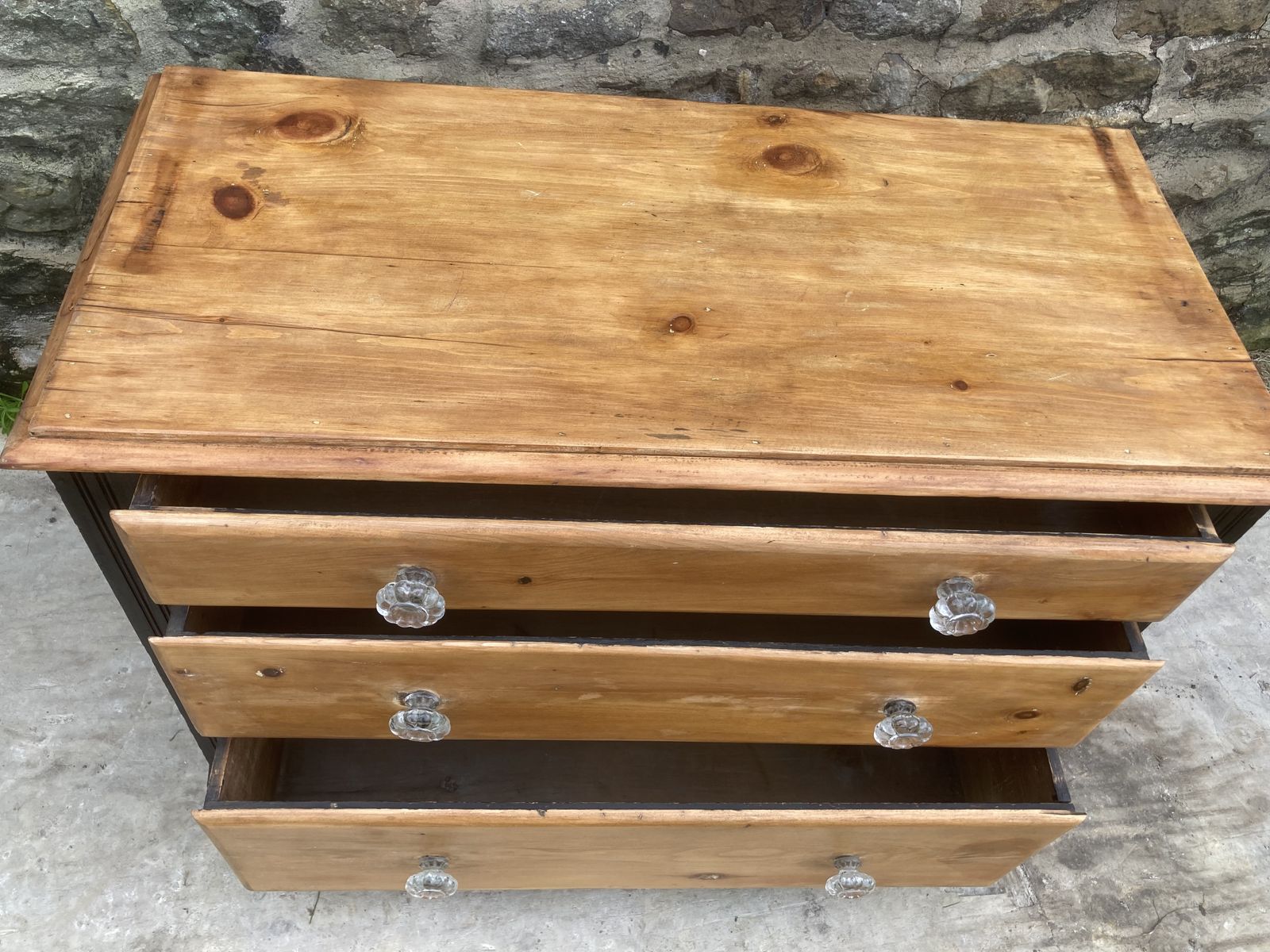 photo furniture Victorian Pine Painted Chest Of Drawers