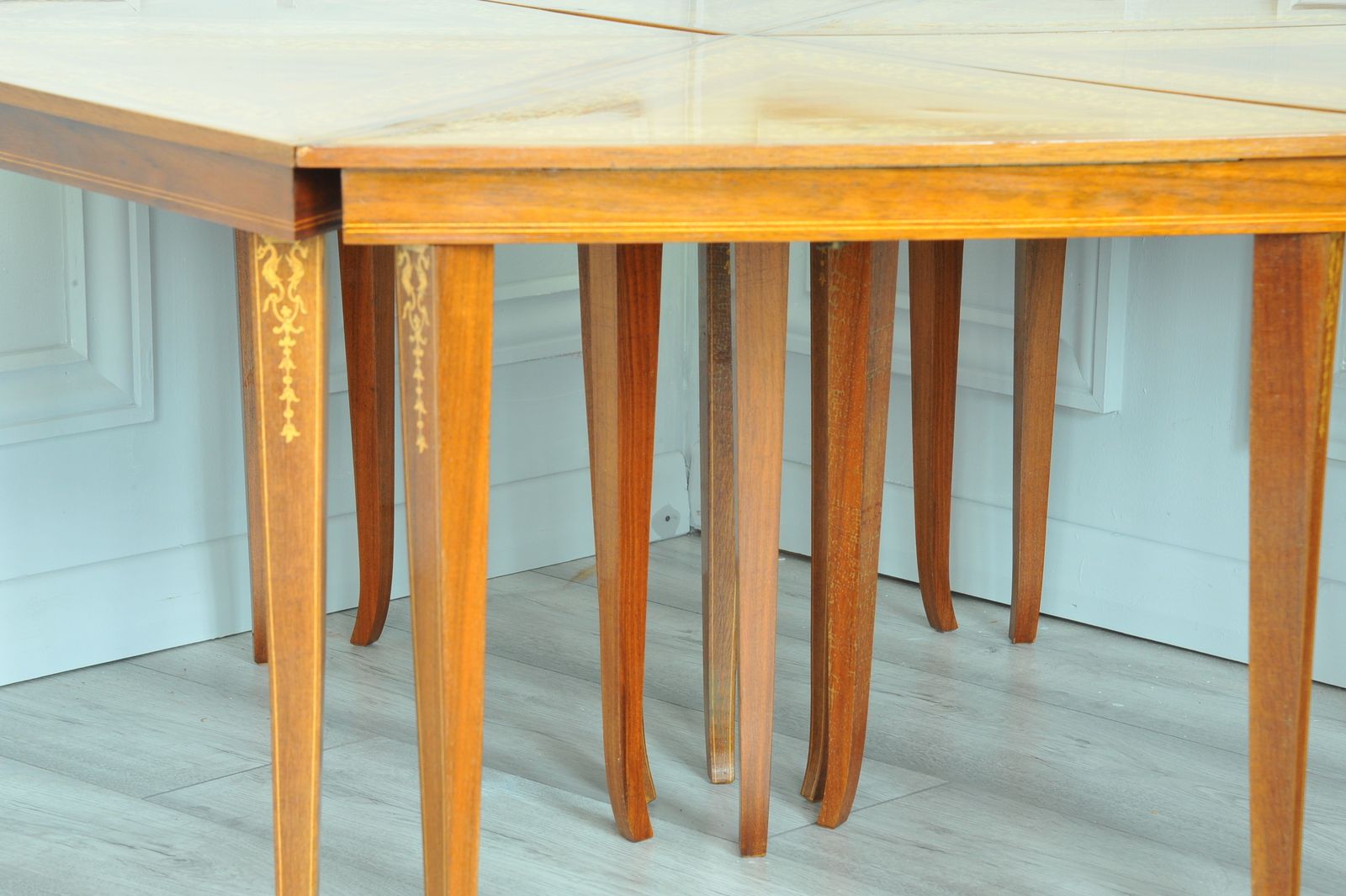 photo vinterior A Rare Set Of Italian Sorrento Inlaid Tables