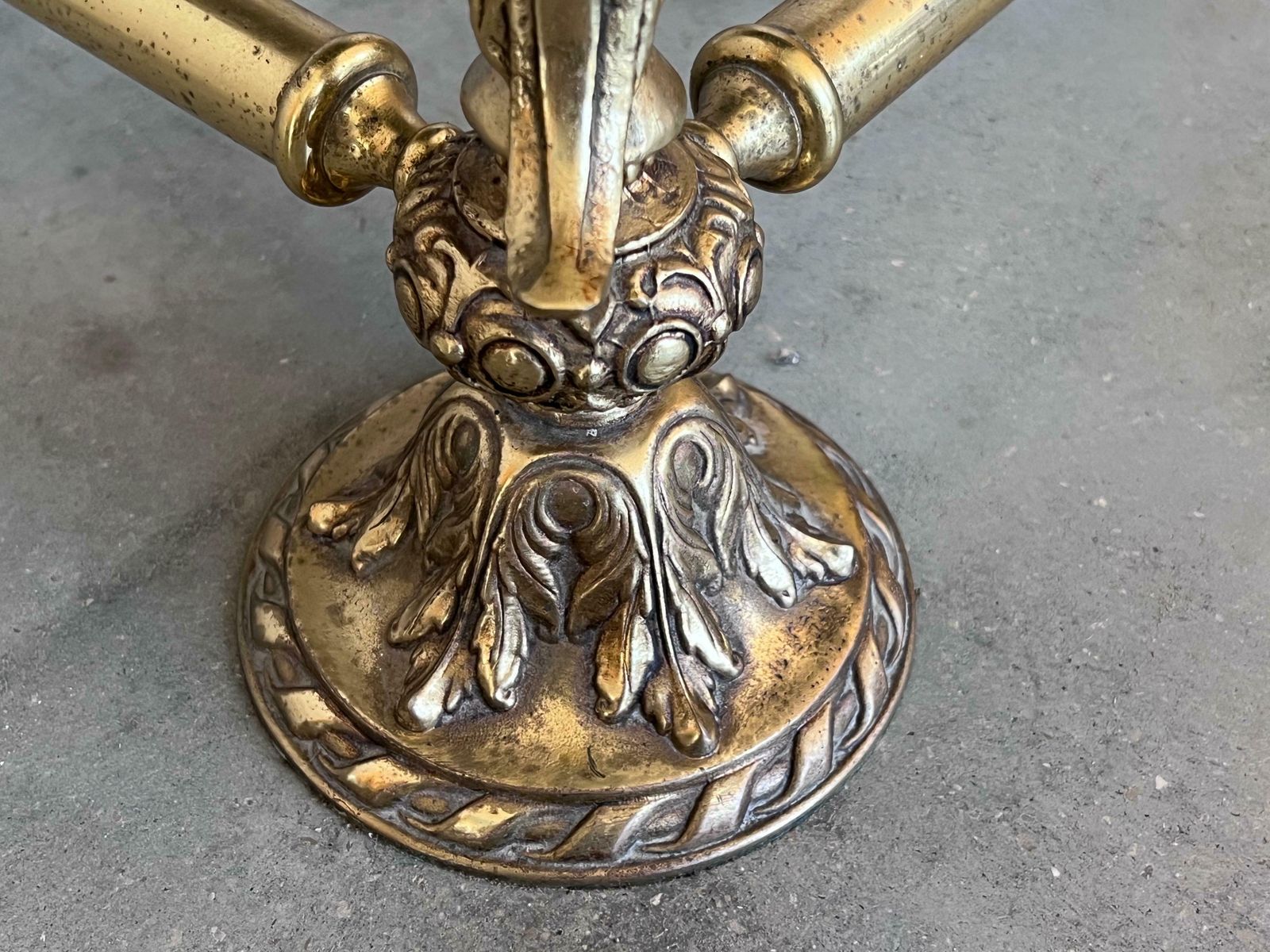 photo furniture Table d'appoint italienne carrée en bronze, plateau en marbre vert, vers 1845