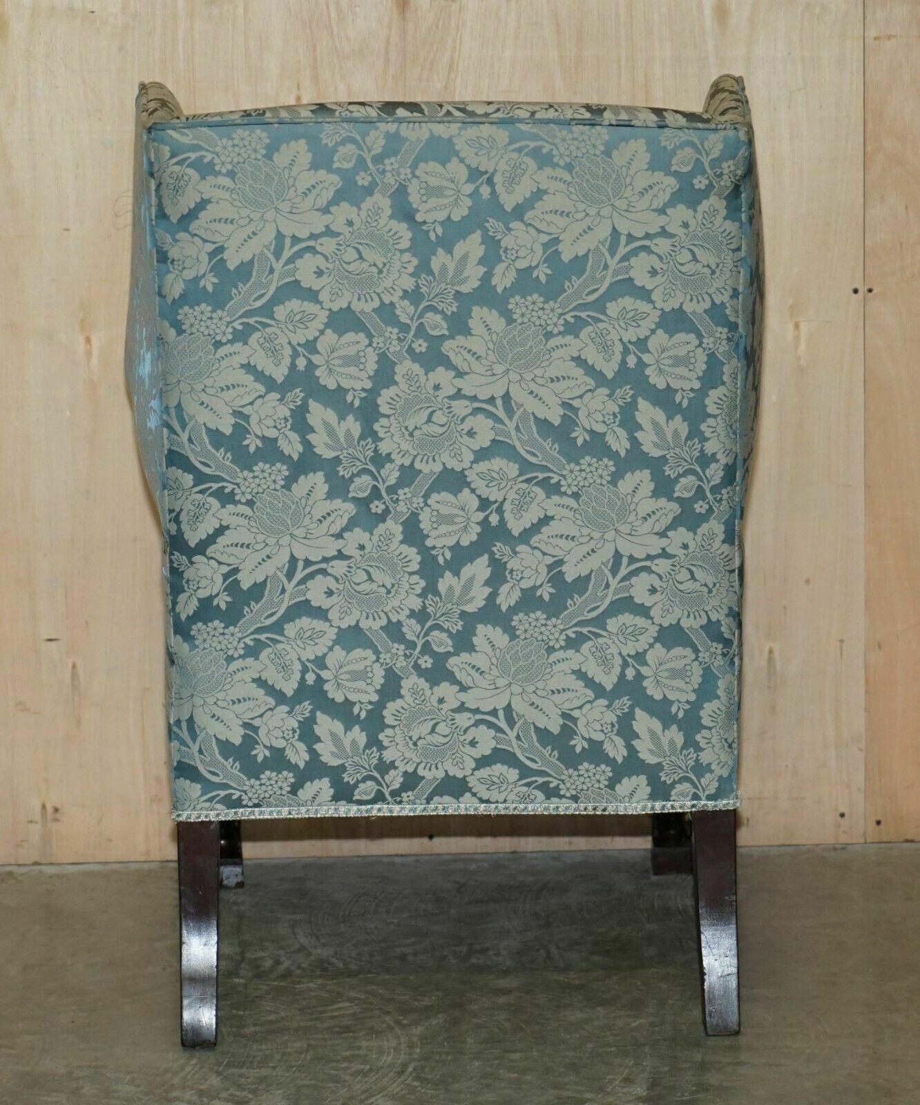 photo vintage Important Antique Circa 1820 Thomas Chippendale Hand Carved Wingback Armchair