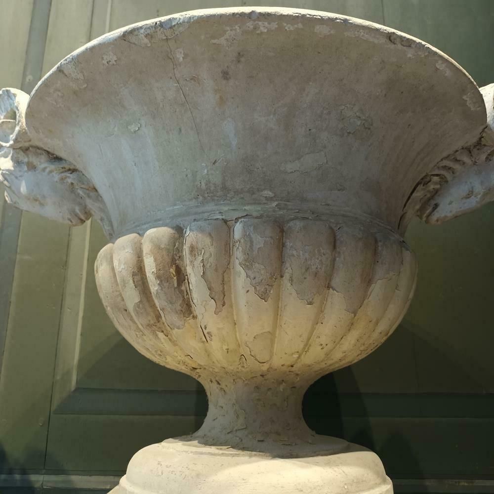 photo vintage A Pair Of 19th Century Limestone Urns