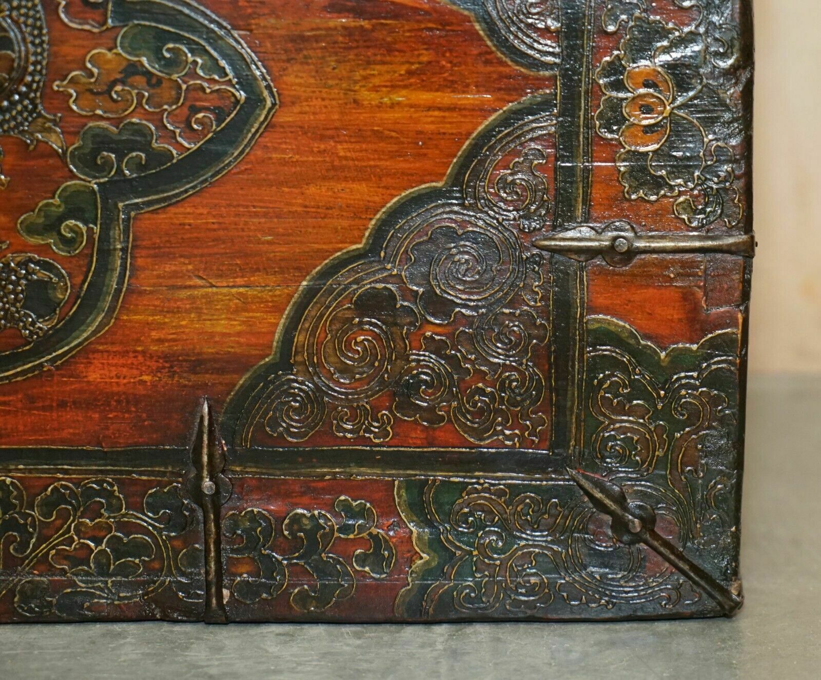 photo vinterior Antique Chinese Dragon Tibetan Polychrome Painted Trunk Linen Chest Coffer